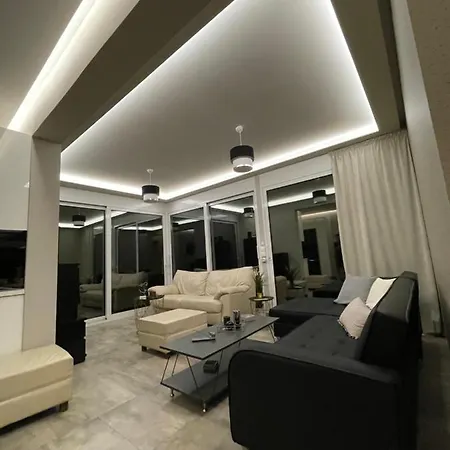Kapsalakis Penthouse Apartment *